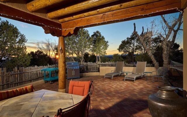 Piñon Vista - 360° Majestic Views, Just Blocks From the Plaza