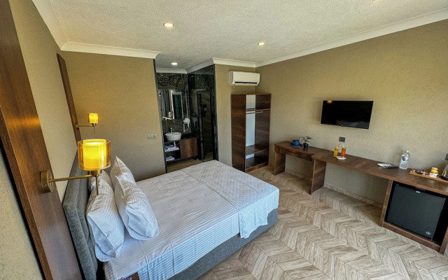 Gargaron Beach Hotel