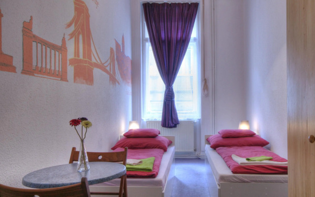 Opera Guesthouse & apartments