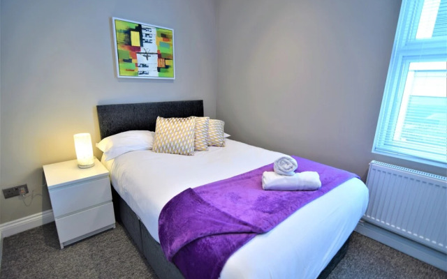 Modern two Bedroom Next TO Brighton Station