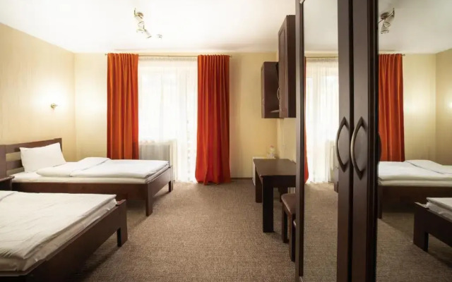 Private Rooms in Hotel Lift 1R