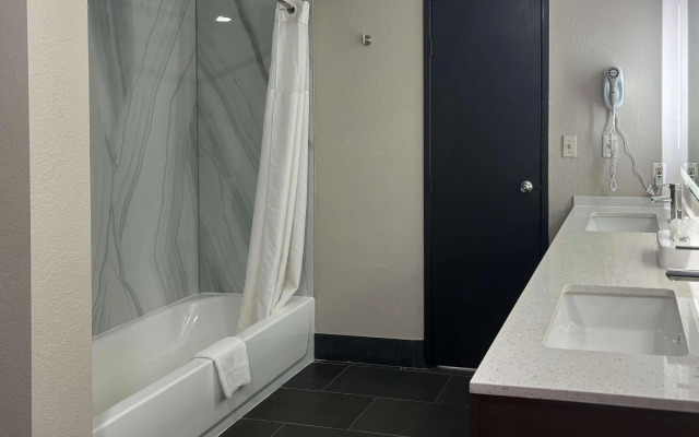 Quality Inn & Suites at Airport Blvd I-65