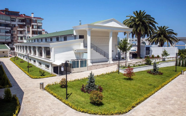 Northdoor Hotel