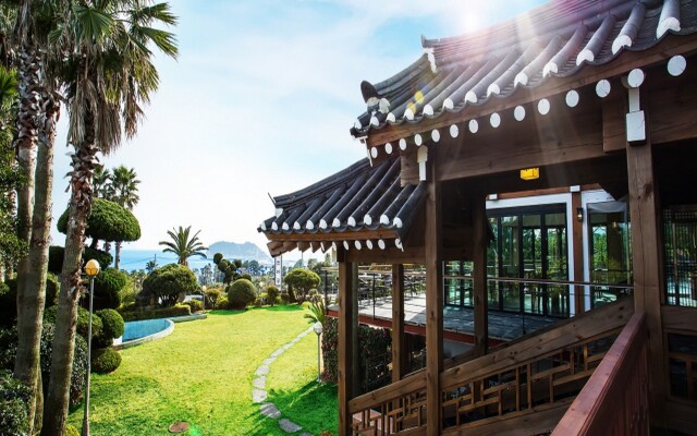 Jeju Hanok Hotel Hallagung