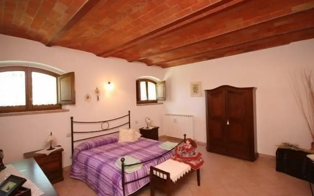 Spacious Farmhouse in Pienza with Swimming Pool