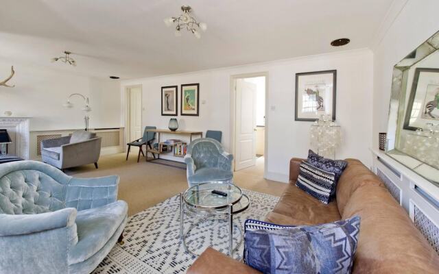 Traditional 2-bed Apartment Notting Hill