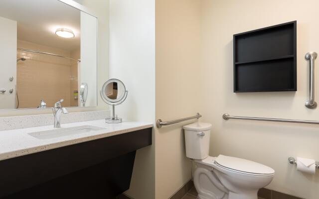 Candlewood Suites Lenexa - Overland Park Area
