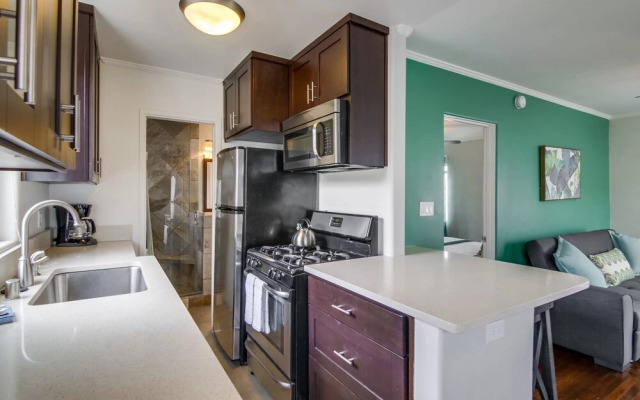 Manhattan Shores 1B