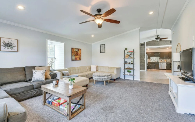 Family-friendly Duplex 6 Mi to Fort Walton Beach!