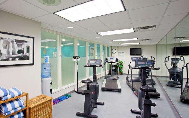 Holiday Inn and Suites Winnipeg Downtown by IHG