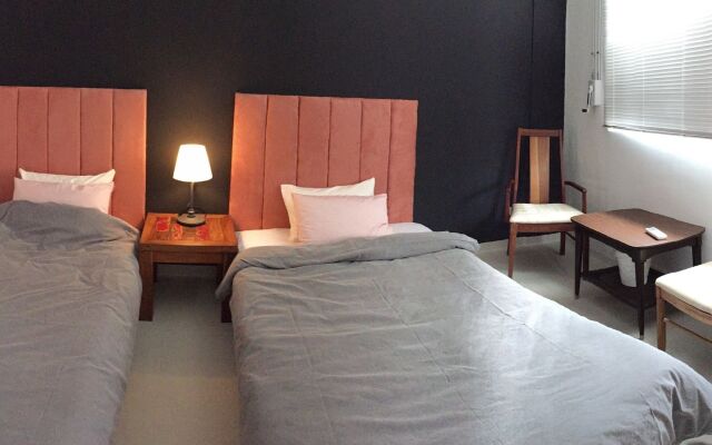 The LANAI HOSTEL