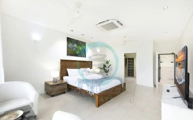 ZENLUX INFINITY - 4BR with Private Pool