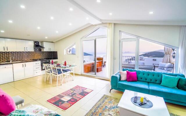 Flat with Shared Pool, Terrace and Jacuzzi in Kas