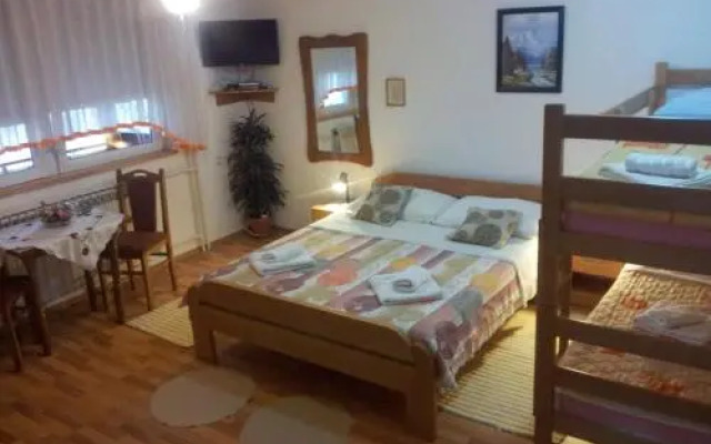 Guest House Family Varda