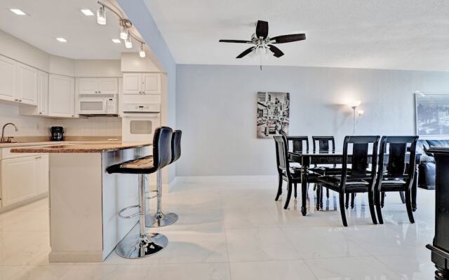 Destination Stays-Ocean View Condo Miami