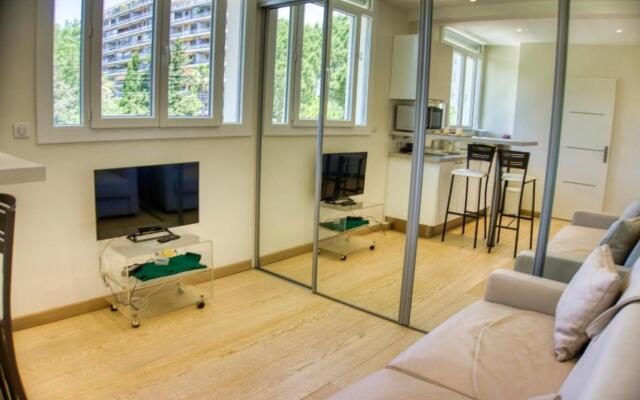 Cannes charming studio 50 meters from the beach !!