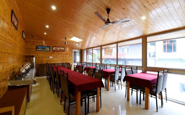OYO 13586 Hotel Monarch