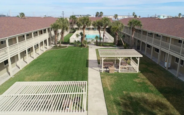 Courtyard #106 - 1 Br Condo