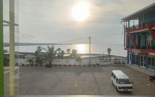 Grand Kencana Guesthouse near Wisata Bahari Lamongan