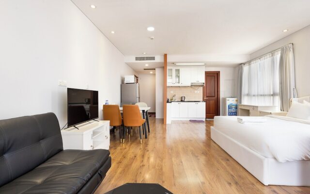 Night Life Lancaster 1br GymBarJapTown
