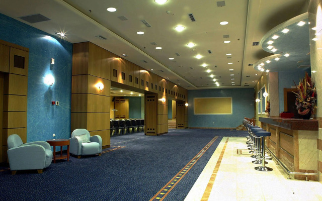 Crithoni's Paradise Hotel