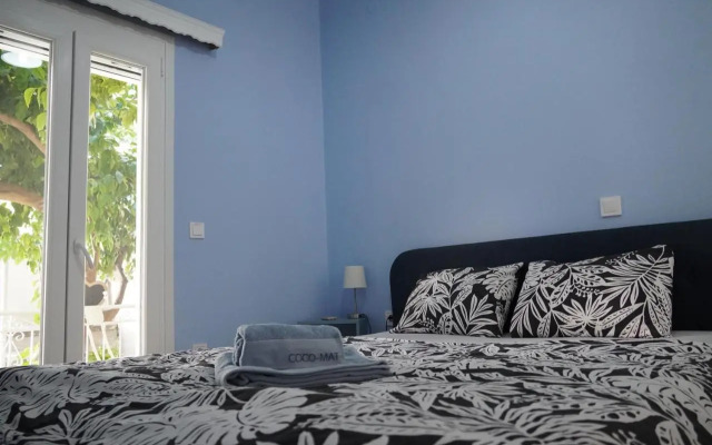 Industrial Design Bungalow – 2 min to Center, Wifi