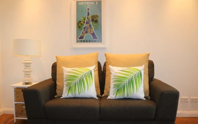 Elegant 2 Bedroom House in Inner City Oasis