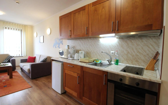 Pine Tree Apartment D34