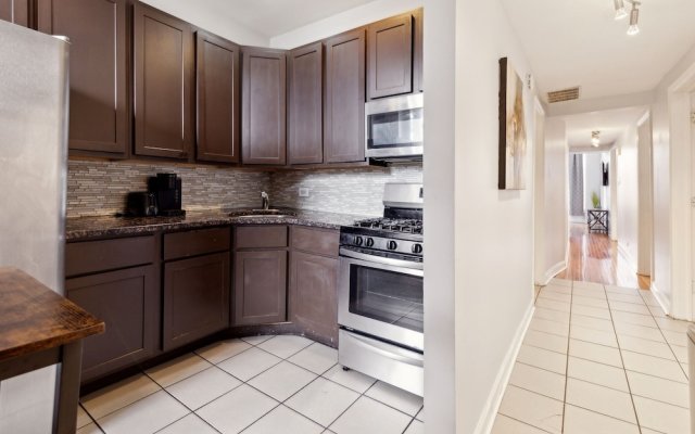 Comfortable Condo In The Heart Of Bronzeville 4 Bedroom Condo by RedAwning