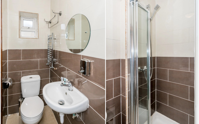 OYO Abbey Hotel, London Shepherd's Bush Market