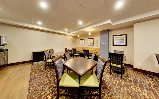 Holiday Inn Express Edmonton-International Airport