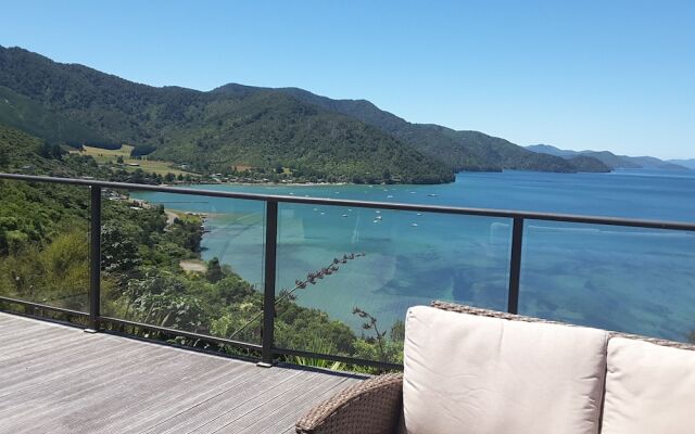 Okiwa Bay Lodge