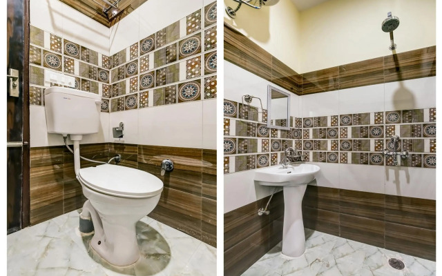 OYO Flagship 70098 Moon Trip