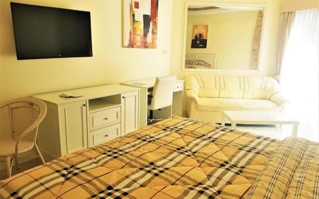 12th Floor Studio Apartment at Jomtien Beach Condominium