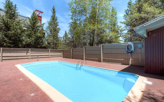 2 Bedroom Shuttle-In/Shuttle-Out Village View Hot Tub-Common