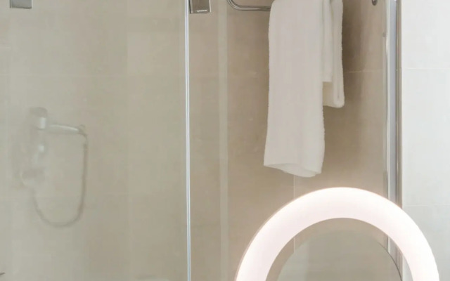 MeraPrime Gold Design Hotel