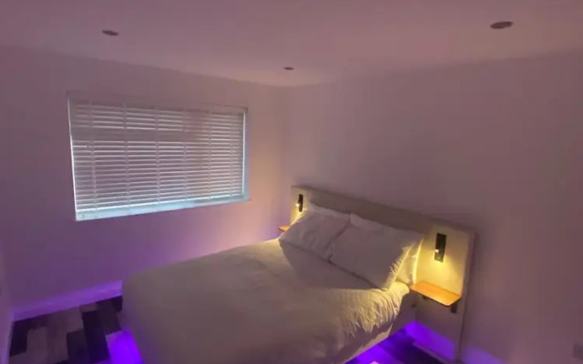 Stunning Truro 1-bed - Sleeps 2 & Parking