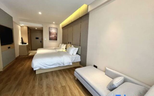 Tongbai Yun Hotel (Anqing Duxiu Avenue Greenland New Metropolis Branch)