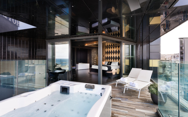 H Hotel