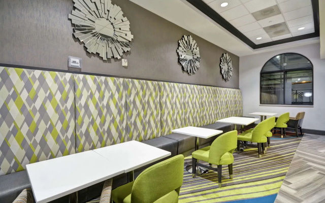 Hampton Inn & Suites Los Angeles Burbank Airport