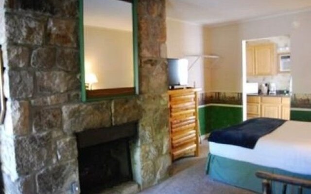 Baskins Creek Nestle Inn