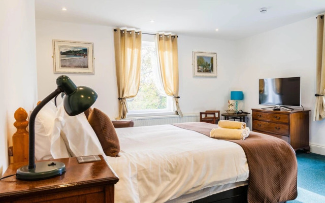 Hookwood Lodge London Gatwick