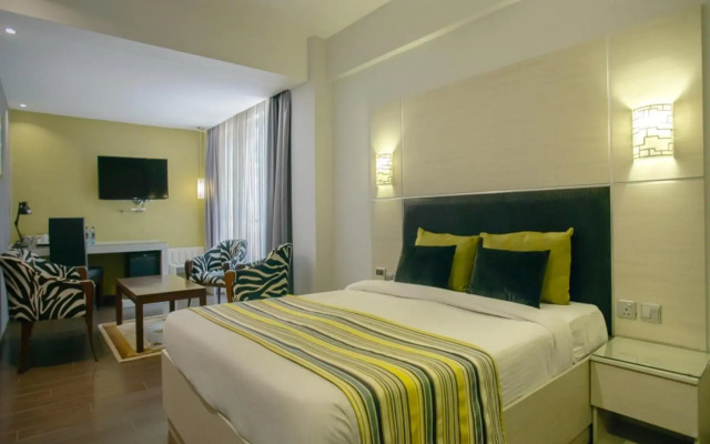 Cloud Hotel & Suites