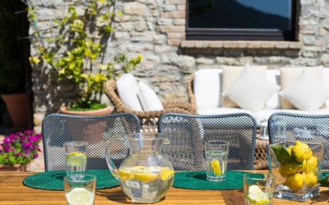 Luxury Villa Inside a big Estate Airco Heated Pool-villa Savino