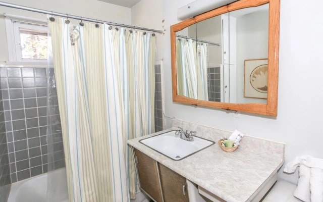 RedAwning Lakefront Retreat