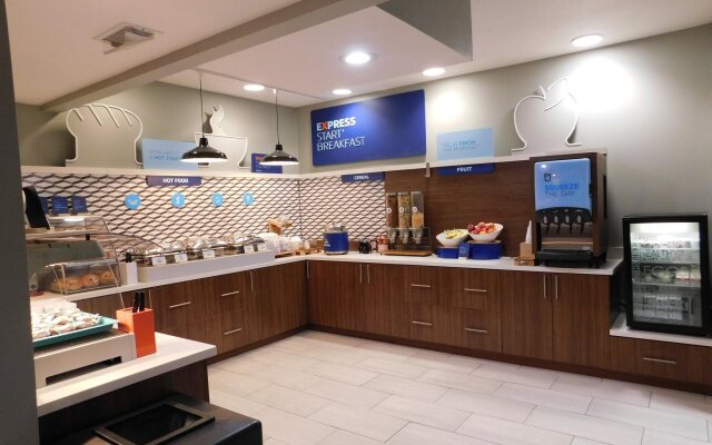 Holiday Inn Express Hotel & Suites Southfield - Detroit