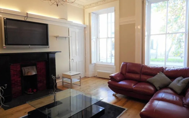 Spacious and Quiet Flat in the Heart of Finnieston