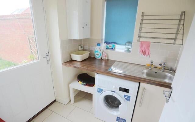 EasyTravel Luxury NEC/Airport 3 beds House