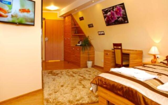 Piramida Hotel & Restaurant