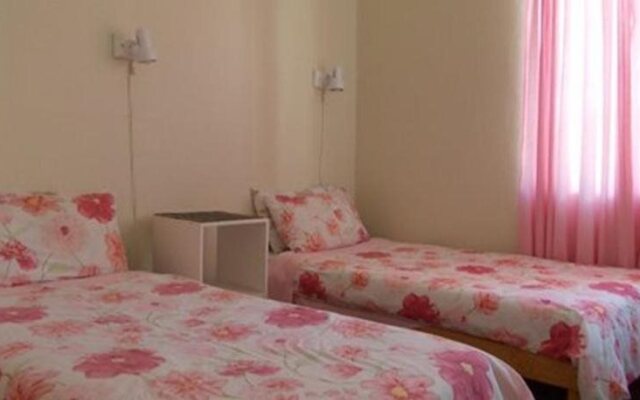 Franschhoek Travellers Lodge & Group Accommodation